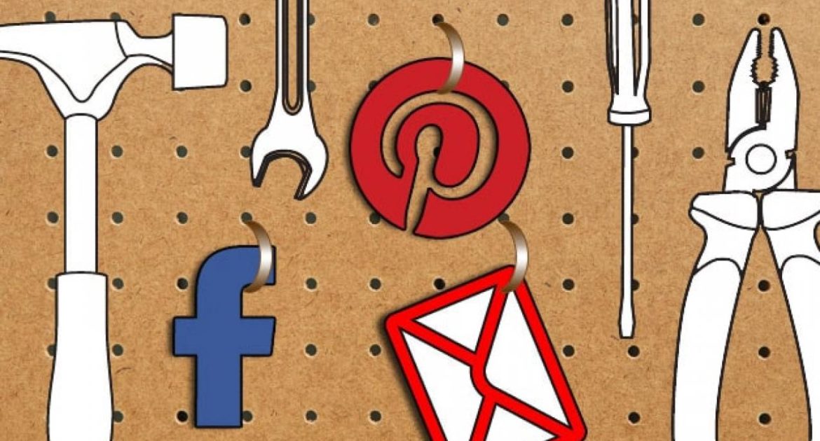 The Social Media Tool Kit: Tools & Strategies to increase reach, engage audience, and build influence